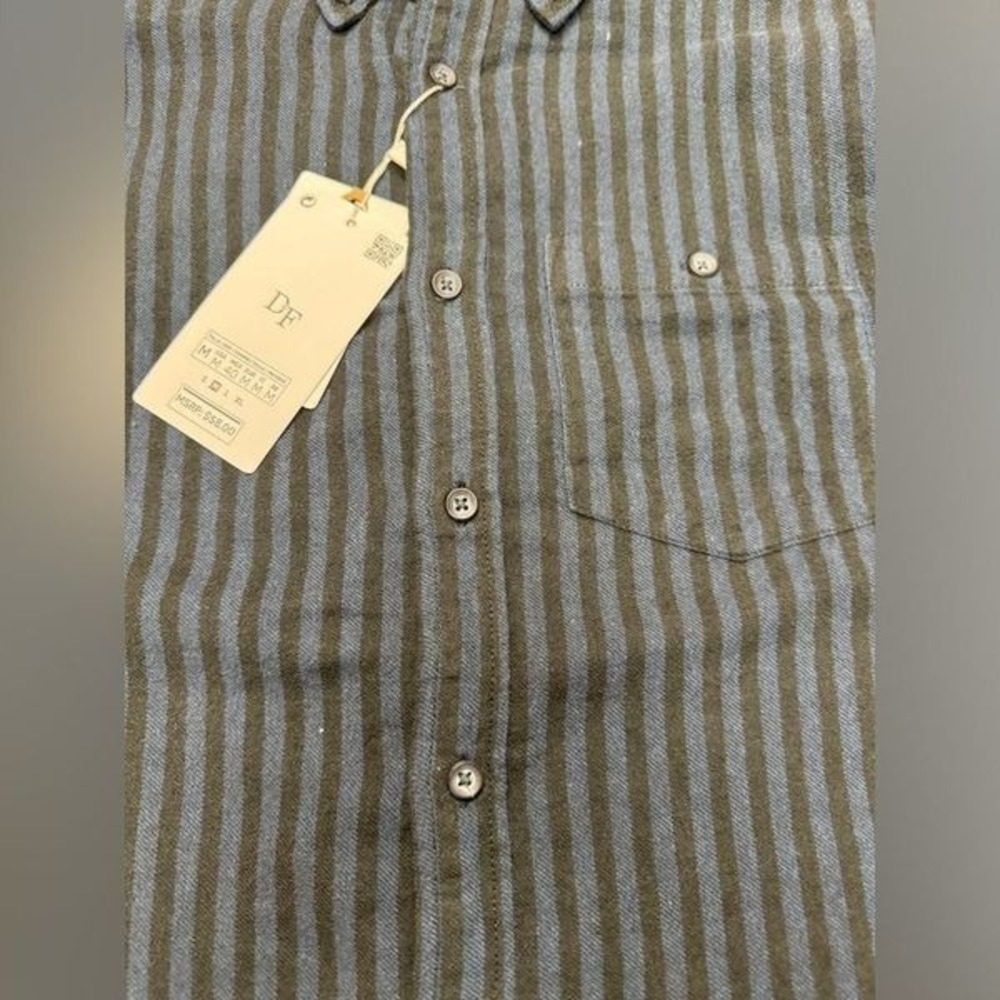 New Men's Denim & Flower Flannel Button Down. Size medium - Picture 5 of 8